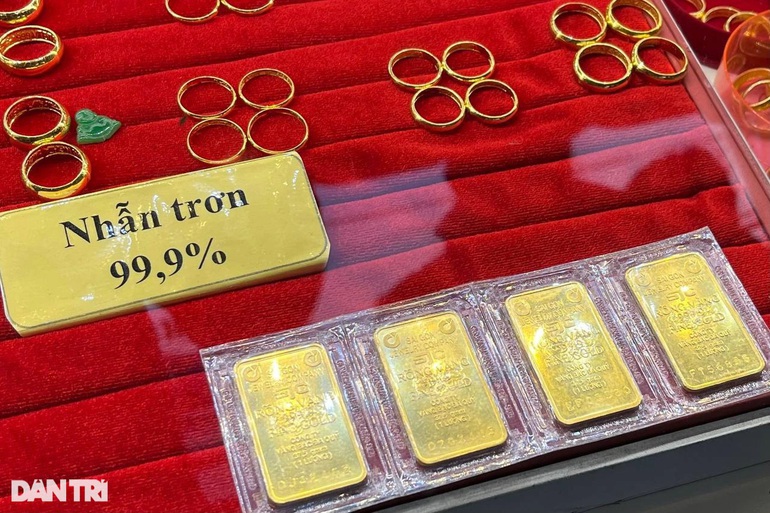 Vàng SJC đắt hơn vàng thế giới gần 18 triệu đồng/lượng