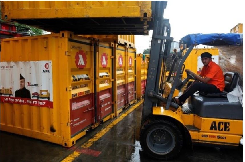 Công ty logistics Đông Nam Á nghẹt thở trước cơn bão xăng tăng