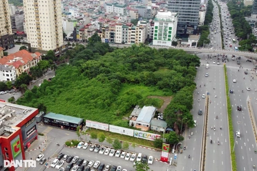 Điểm mặt những dự án ôm đất vàng giữa Thủ đô để hoang, cỏ mọc um tùm