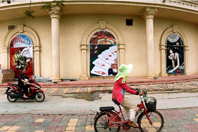 Mắc kẹt trong ổ buôn người