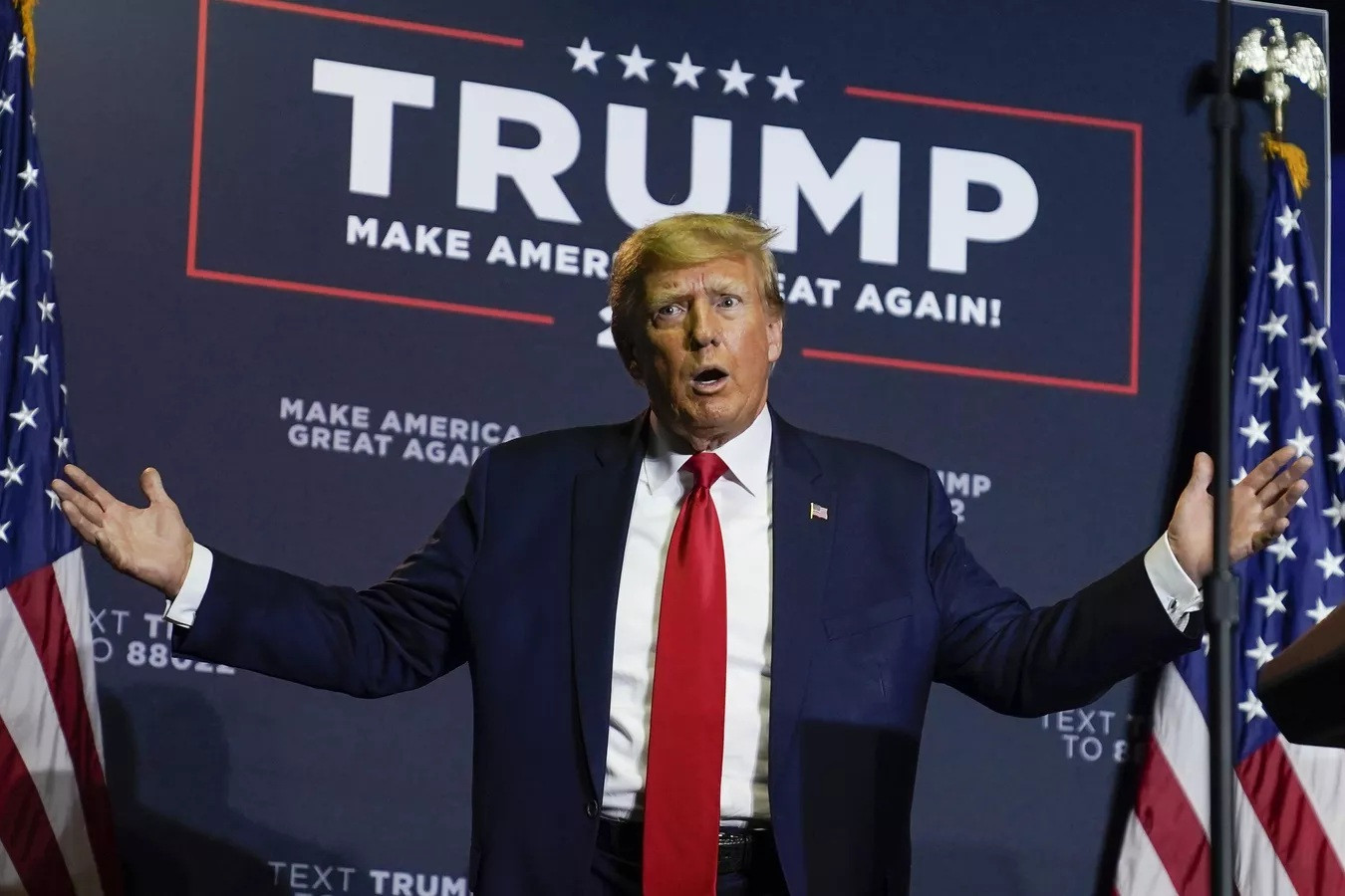 Donald Trump yêu cầu hoãn ngày ra tòa ở Washington