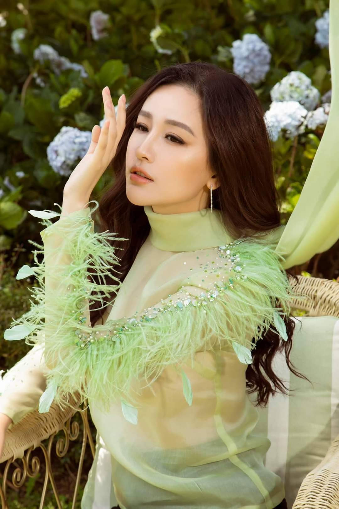 Mai Phương Thuý đã 'ở trong lồng', NSND Thu Hà trẻ đẹp tuổi 55