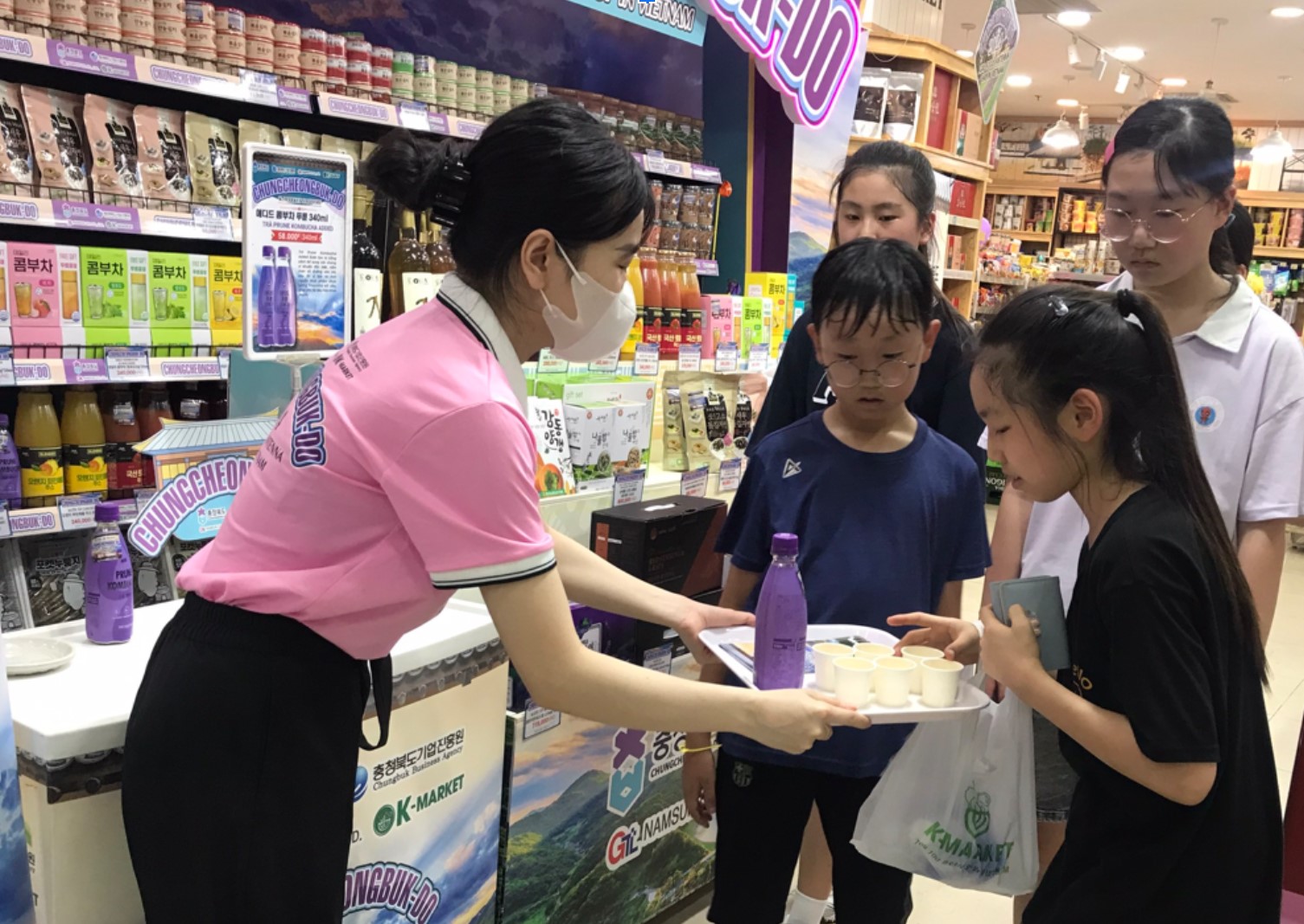 CHƯƠNG TRÌNH XÚC TIẾN GIỚI THIỆU, QUẢNG BÁ SẢN PHẨM TỈNH CHUNGBUK HÀN QUỐC ĐÓN NHẬN NHIỀU SỰ QUAN TÂM TỪ NGƯỜI TIÊU DÙNG VIỆT NAM